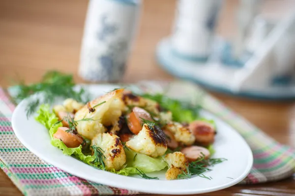 Fried cauliflower with sausages — Stock Photo, Image