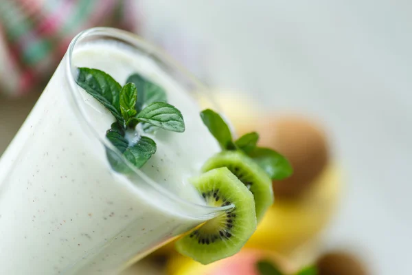 Sweet fruit smoothie — Stock Photo, Image