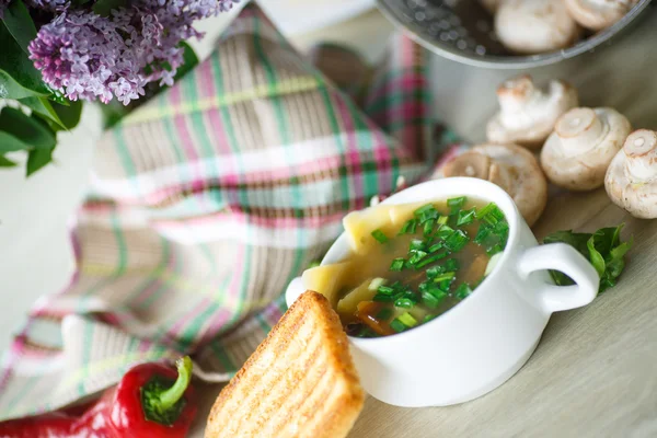Suppe mit Pilzen und Käse — Stockfoto