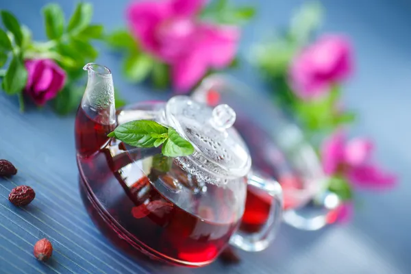 Chá com rosa quadris — Fotografia de Stock