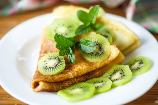 Frittelle con kiwi — Foto Stock