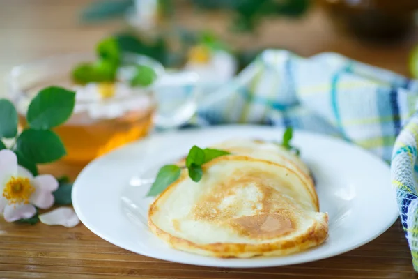 Délicieuses crêpes sucrées — Photo