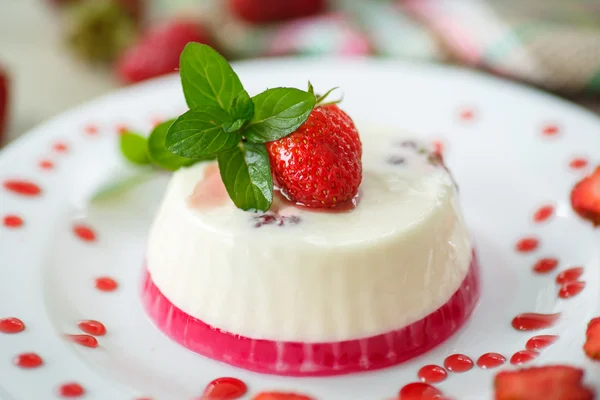 Milk with strawberry jelly — Stock Photo, Image