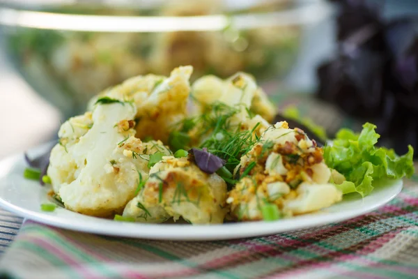 Fried cauliflower with herbs — Stock Photo, Image