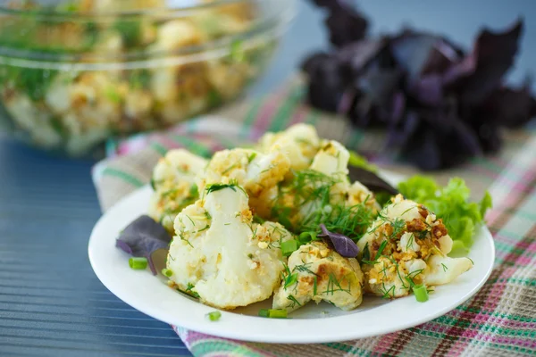 Fried cauliflower with herbs — Stock Photo, Image