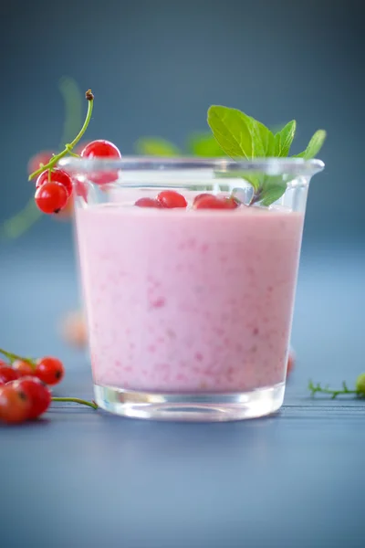 Smoothie with red currants — Stock Photo, Image
