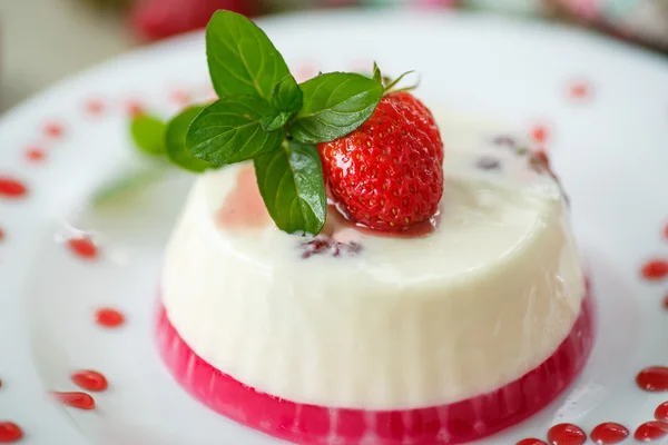 딸기 젤리와 우유 — 스톡 사진