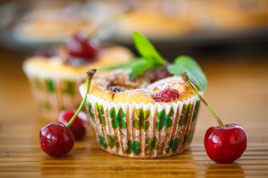 peynirli kek kiraz ile