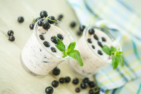 Smoothie with black currant — Stock Photo, Image