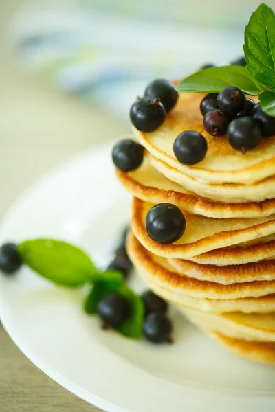 Pfannkuchen mit Johannisbeeren — Stockfoto