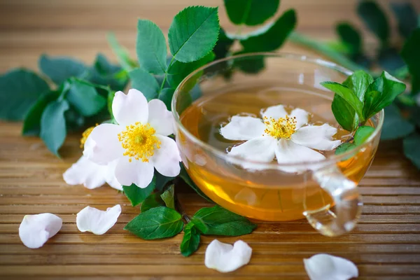 茶的玫瑰花瓣 — 图库照片