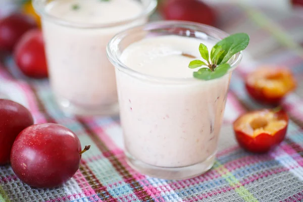 Plum smoothie — Stock Photo, Image