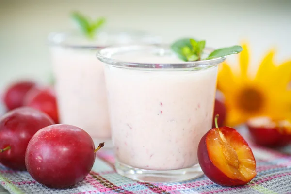 Plum smoothie — Stock Photo, Image