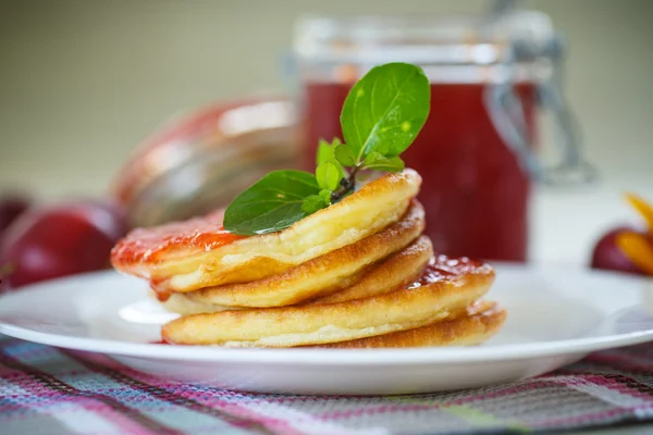 Pancakes with plum jam — Stock Photo, Image