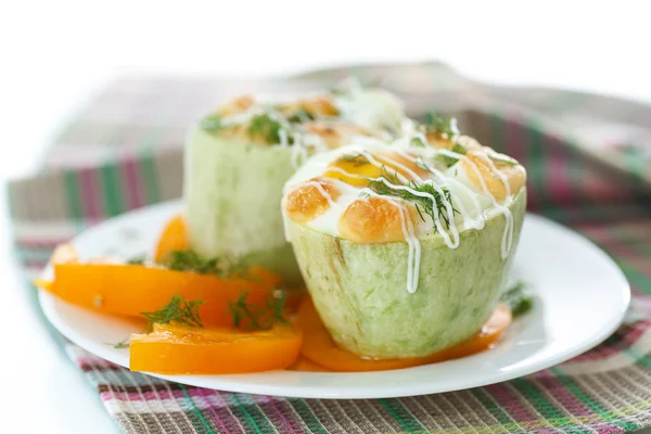 Zucchini mit Ei und Käse gebacken — Stockfoto