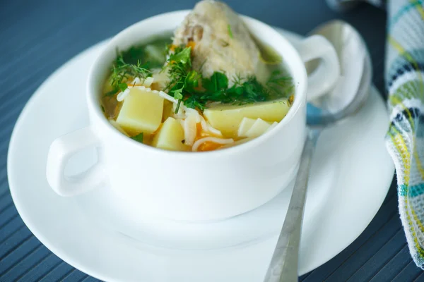 Sopa de pollo con fideos —  Fotos de Stock