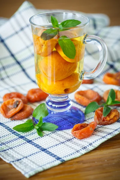 Компот з сушеними абрикосами — стокове фото
