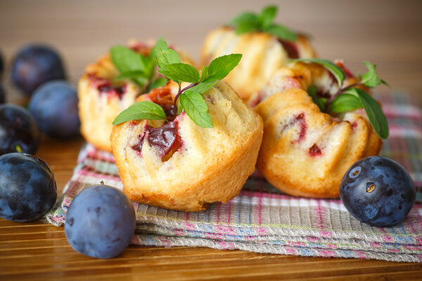 plum muffins