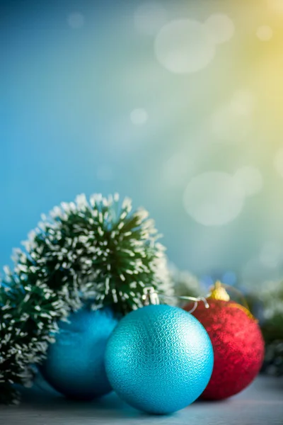 Weihnachtlicher Hintergrund Neujahrsspielzeug Auf Abstraktem Hintergrund — Stockfoto
