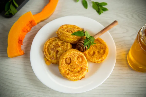 Sweet Lush Pumpkin Pancakes Honey Plate Wooden Table — Stock Photo, Image