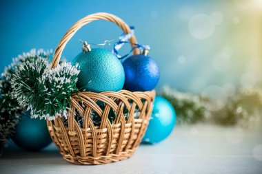 Noel arkaplanı. Soyut bir arkaplanda Yeni Yıl oyuncakları.