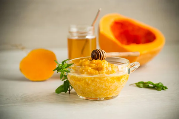 Papilla Calabaza Hervida Dulce Tazón Con Miel Una Mesa Madera —  Fotos de Stock