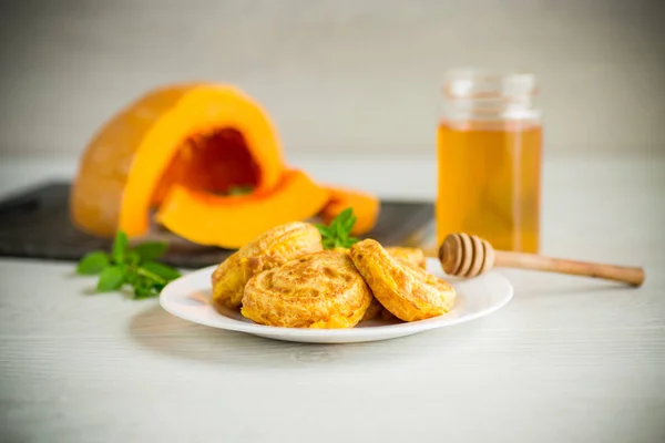 Sweet lush pumpkin pancakes with honey in a plate — Stock Photo, Image