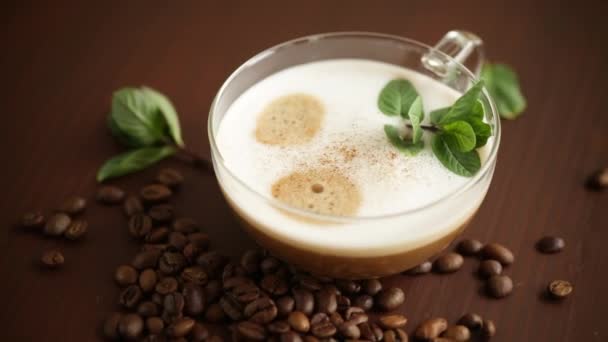 Cup of coffee latte with heart shape and coffee beans — Video Stock