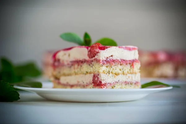Strawberry Poppy Cake Cream Plate Light Wooden Table — 스톡 사진
