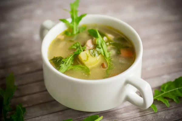 Soupe Légère Été Avec Flocons Avoine Roquette Dans Une Assiette — Photo