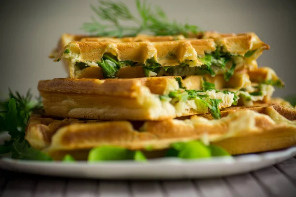 Waffles Vegetais Fritos Caseiros Com Ervas Interior Uma Mesa Madeira — Fotografia de Stock