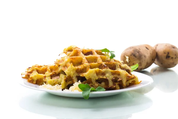 Waffles Batata Frita Com Queijo Uma Placa Isolada Fundo Branco — Fotografia de Stock