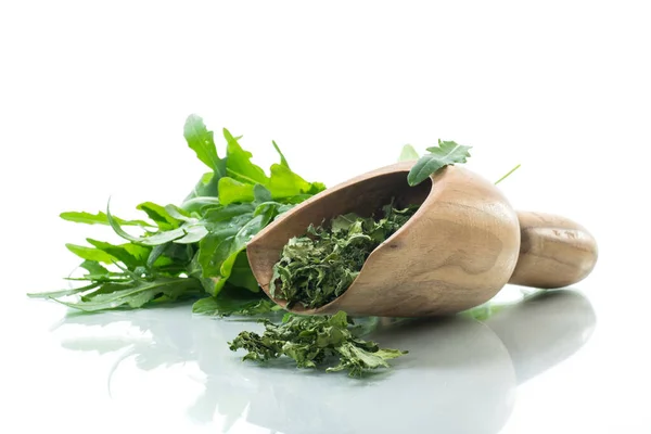 Arugula Orgânica Verde Seco Tempero Isolado Sobre Fundo Branco — Fotografia de Stock