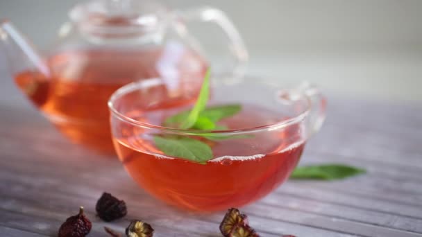 Brewed Rosehip Tea Glass Teapot Rosehip Flowers Mint Wooden Table — Stock Video