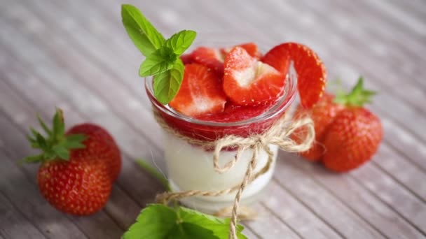 Yogurt Dolce Fatto Casa Con Marmellata Fragole Fragole Fresche Una — Video Stock