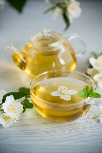 Samenstelling Met Kopje Jasmijnthee Bloemen Lichte Ondergrond — Stockfoto