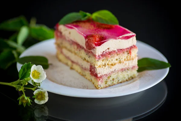 Strawberry Poppy Cake Cream Plate Isolated Black Background — Stock Photo, Image