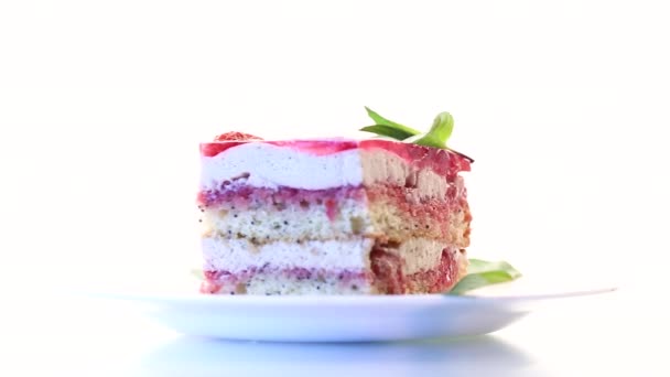 Strawberry Poppy Cake Cream Plate Isolated White Background — Wideo stockowe