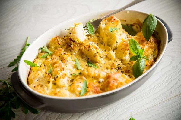 Baked Cauliflower Vegetables Cheese Scrambled Eggs Ceramic Dish — Stockfoto