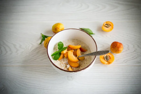 Healthy Breakfast Boiled Oatmeal Fresh Apricots Bowl Table — Stock Photo, Image