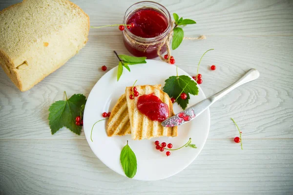 Fried Bread Croutons Breakfast Redcurrant Jam Plate Berries Wooden Table — 图库照片