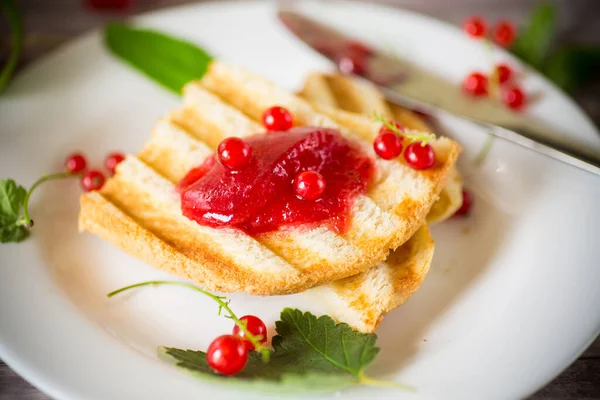 Fried Bread Croutons Breakfast Redcurrant Jam Plate Berries Wooden Table — Stockfoto