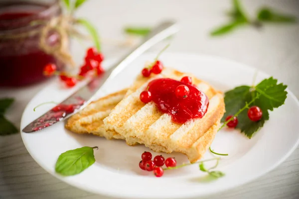 Fried Bread Croutons Breakfast Redcurrant Jam Plate Berries Wooden Table — 图库照片