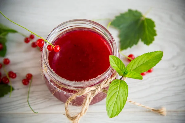 Sweet Summer Jam Ripe Red Currants Jar Wooden Table — Foto Stock