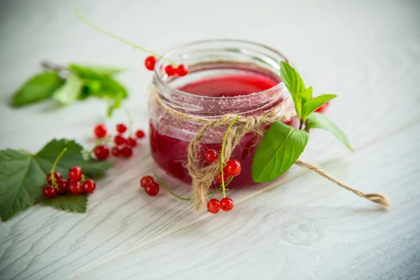 Sweet Summer Jam Ripe Red Currants Jar Wooden Table — 图库照片