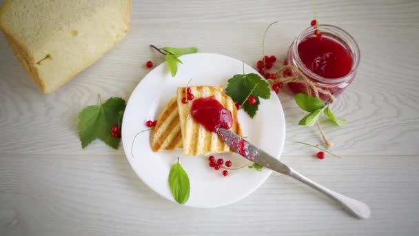Fried Bread Croutons Breakfast Redcurrant Jam Plate Berries Wooden Table — Vídeos de Stock