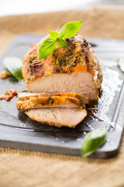 Gebakken Sirloin Kalkoen Vlees Zelfgemaakt Met Kruiden Een Houten Tafel — Stockfoto