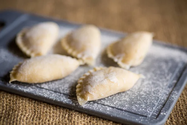 Albóndigas Crudas Con Patatas Dumplings Cocinando Una Tabla Cortar Cocina —  Fotos de Stock
