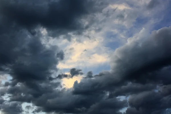 Tło ciemne chmury — Zdjęcie stockowe