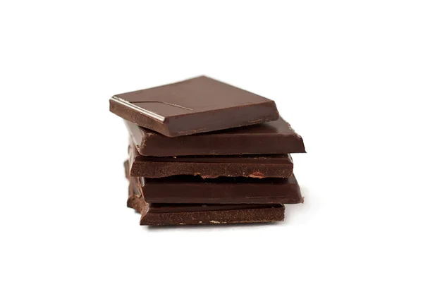 Кусочки шоколада изолированы на белом — стоковое фото